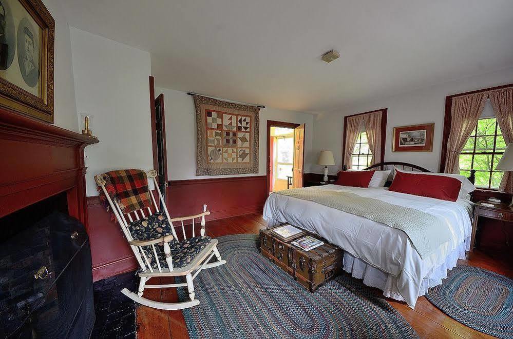 Squire Tarbox Inn Westport Exterior photo